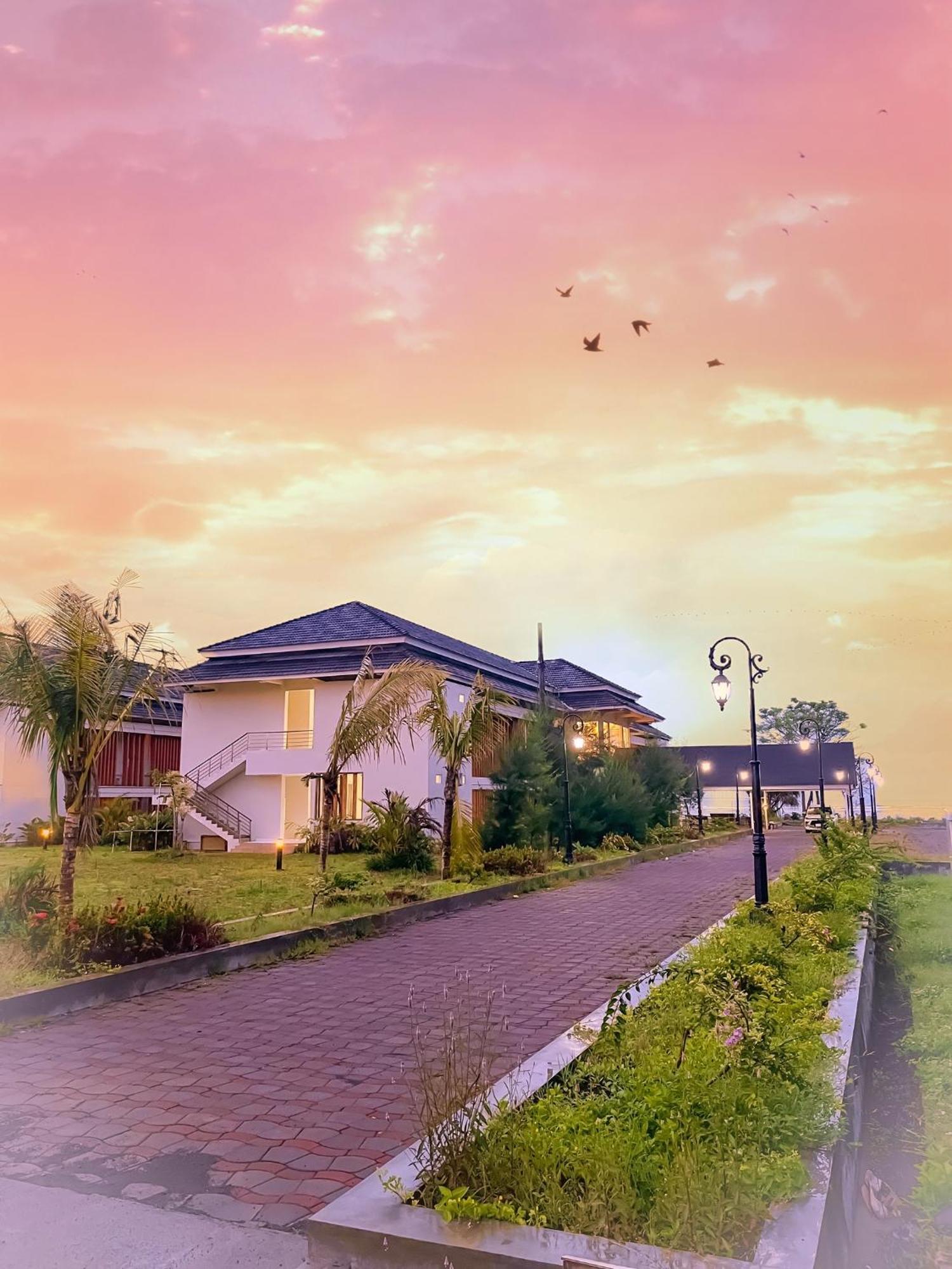 Horison Resort Antawirya Jepara Esterno foto